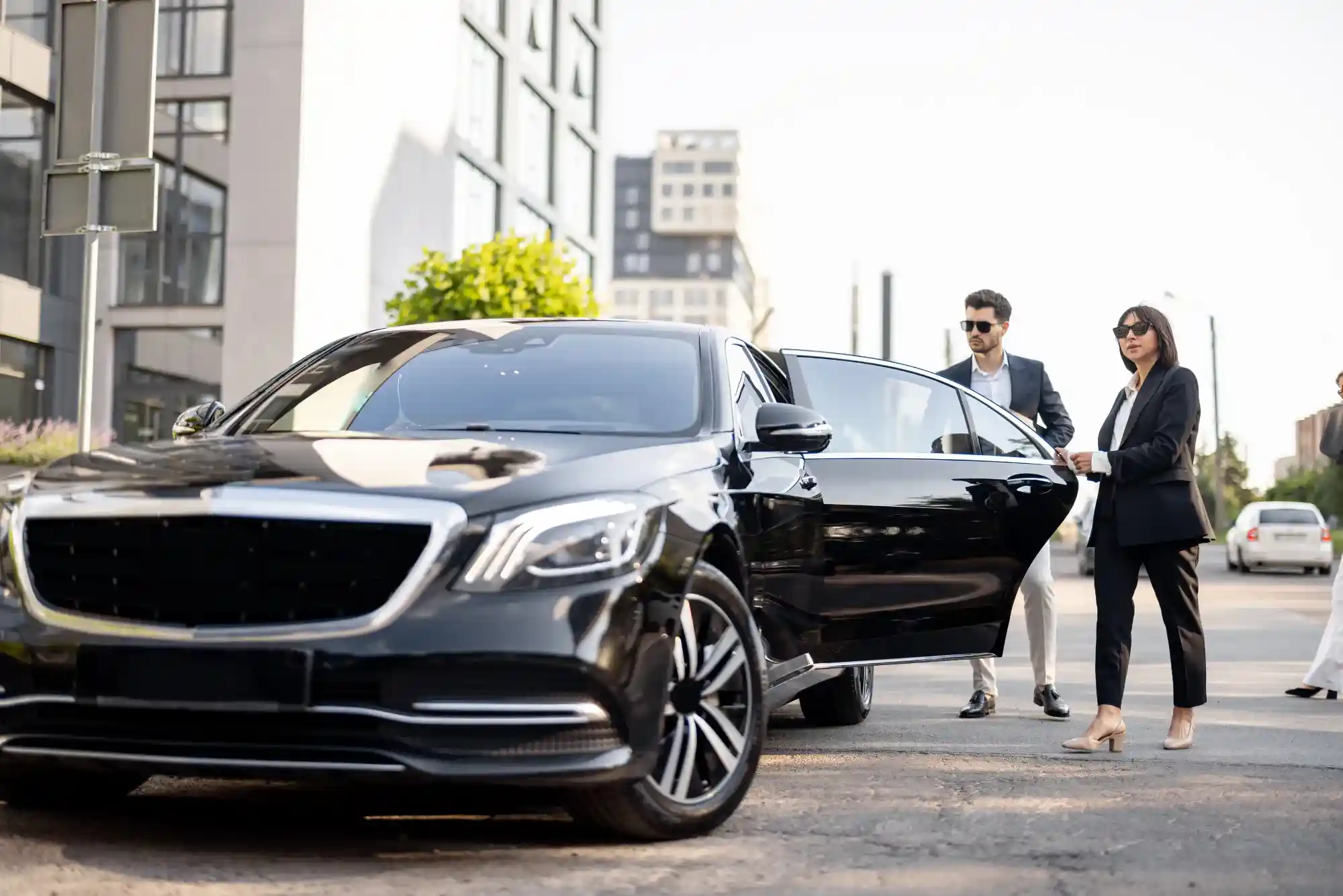 Why Choose a Luxury Chauffeur Service in Dubai?