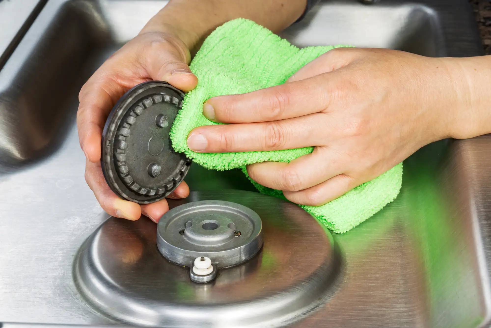 How to Clean Kitchen Burners