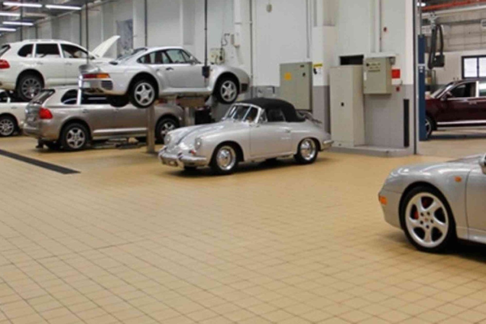 Practical Tips: Al Nabooda Automobiles Porsche Centre Dubai